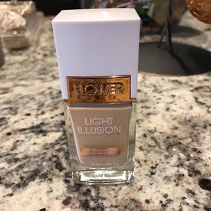Flower Light Illusion Foundation in Nude